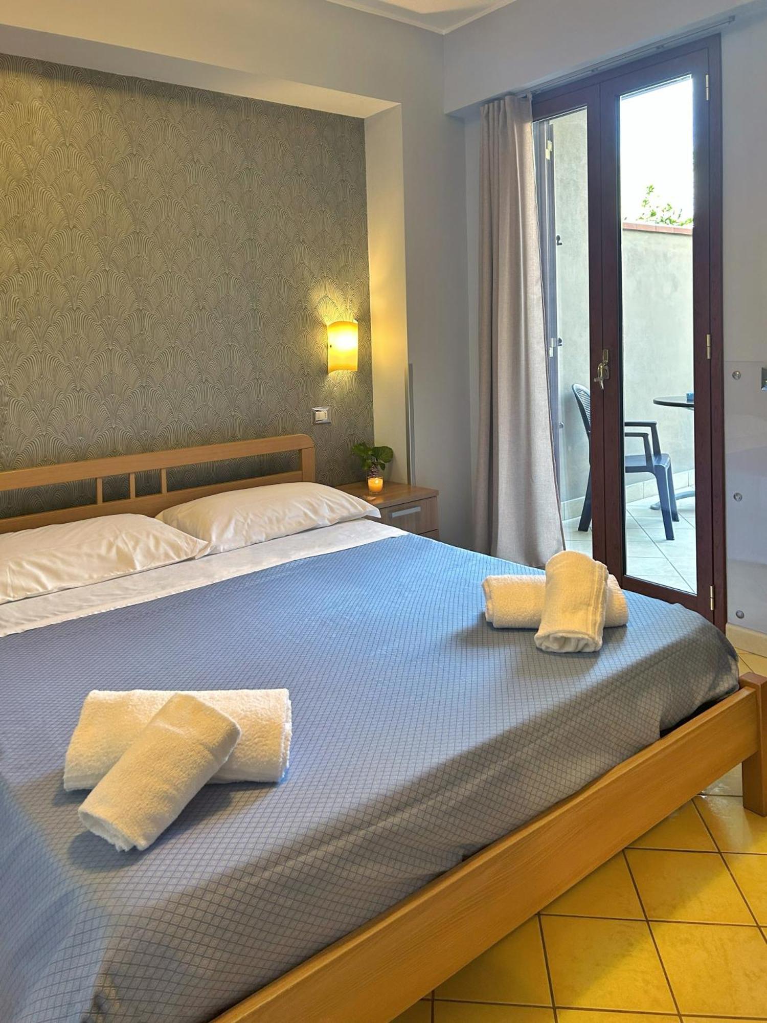 La Piazzetta Bed and Breakfast Giardini-Naxos Buitenkant foto