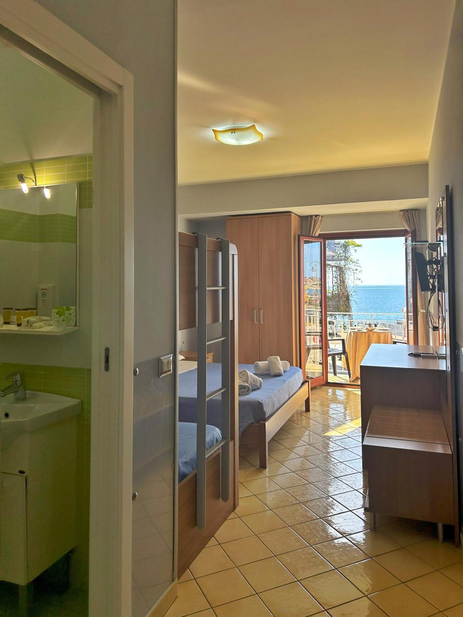 La Piazzetta Bed and Breakfast Giardini-Naxos Buitenkant foto