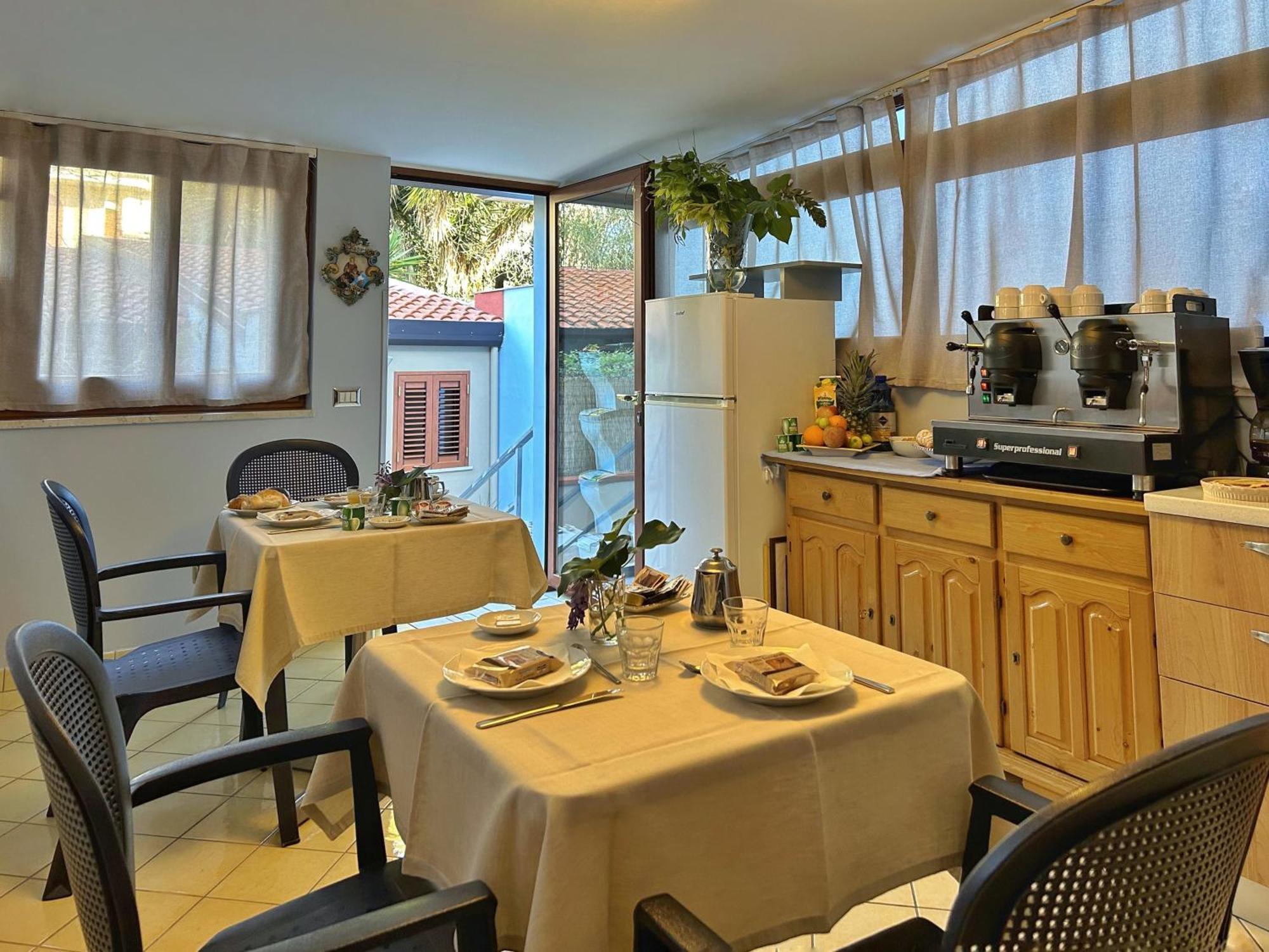 La Piazzetta Bed and Breakfast Giardini-Naxos Buitenkant foto