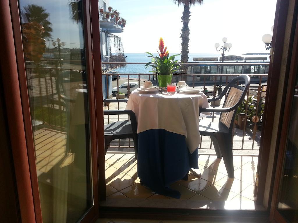 La Piazzetta Bed and Breakfast Giardini-Naxos Buitenkant foto